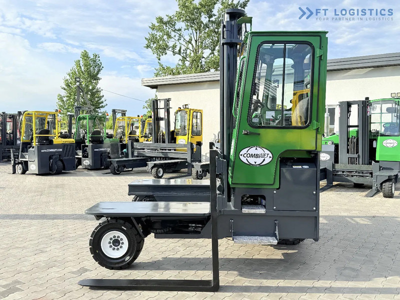 Combilift C5000XL / DIESEL / DUPLEX - 4000MM / WIDE FORK POSITIONER 3350MM / FULL HEATED CABIN / ONLY 6453H / CONDITION - LIKE NEW! C5000X - Négyutas tolóoszlopos targoncá: 4 kép. Combilift C5000XL / DIESEL / DUPLEX - 4000MM / WIDE FORK POSITIONER 3350MM / FULL HEATED CABIN / ONLY 6453H / CONDITION - LIKE NEW! C5000X - Négyutas tolóoszlopos targoncá: 4 kép.