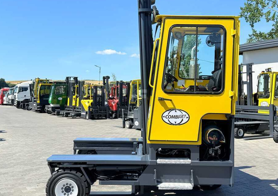 Combilift C5000XL / DUPLEX 4500MM / FREE-LIFT / POSITIONER / NEW TIRES / LIKE NEW - Négyutas tolóoszlopos targoncá: 2 kép. Combilift C5000XL / DUPLEX 4500MM / FREE-LIFT / POSITIONER / NEW TIRES / LIKE NEW - Négyutas tolóoszlopos targoncá: 2 kép.