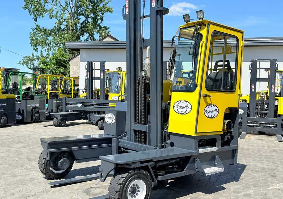 Combilift C5000XL / DUPLEX 4500MM / FREE-LIFT / POSITIONER / NEW TIRES / LIKE NEW - Négyutas tolóoszlopos targoncá: 3 kép. Combilift C5000XL / DUPLEX 4500MM / FREE-LIFT / POSITIONER / NEW TIRES / LIKE NEW - Négyutas tolóoszlopos targoncá: 3 kép.