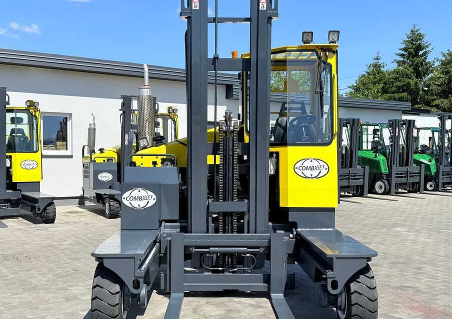 Combilift C5000XL / DUPLEX 4500MM / FREE-LIFT / POSITIONER / NEW TIRES / LIKE NEW - Négyutas tolóoszlopos targoncá: 4 kép. Combilift C5000XL / DUPLEX 4500MM / FREE-LIFT / POSITIONER / NEW TIRES / LIKE NEW - Négyutas tolóoszlopos targoncá: 4 kép.