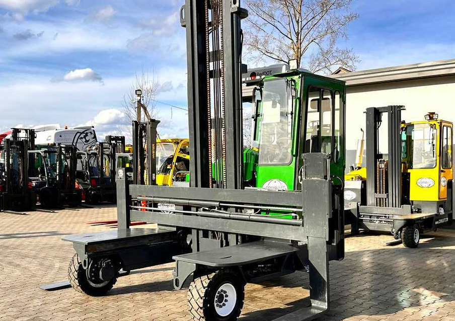 Combilift C5000XL / LPG / AIR CONDITIONING / WIDE POSITIONER / DUPLEX MAST / ADJUSTABLE FORKS / NEW TIRES / EXCELLENT CONDITION! - Négyutas tolóoszlopos targoncá: 1 kép. Combilift C5000XL / LPG / AIR CONDITIONING / WIDE POSITIONER / DUPLEX MAST / ADJUSTABLE FORKS / NEW TIRES / EXCELLENT CONDITION! - Négyutas tolóoszlopos targoncá: 1 kép.