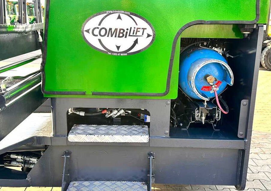 Combilift C5000XL / LPG / AIR CONDITIONING / WIDE POSITIONER / DUPLEX MAST / ADJUSTABLE FORKS / NEW TIRES / EXCELLENT CONDITION! - Négyutas tolóoszlopos targoncá: 4 kép. Combilift C5000XL / LPG / AIR CONDITIONING / WIDE POSITIONER / DUPLEX MAST / ADJUSTABLE FORKS / NEW TIRES / EXCELLENT CONDITION! - Négyutas tolóoszlopos targoncá: 4 kép.