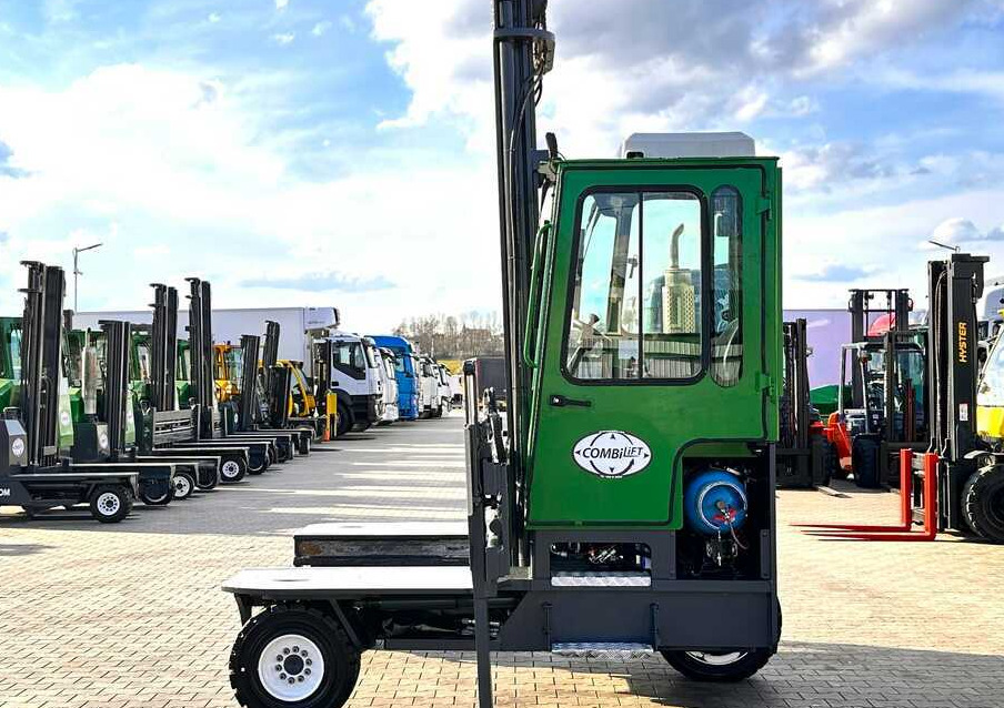 Combilift C5000XL / LPG / AIR CONDITIONING / WIDE POSITIONER / DUPLEX MAST / ADJUSTABLE FORKS / NEW TIRES / EXCELLENT CONDITION! - Négyutas tolóoszlopos targoncá: 4 kép. Combilift C5000XL / LPG / AIR CONDITIONING / WIDE POSITIONER / DUPLEX MAST / ADJUSTABLE FORKS / NEW TIRES / EXCELLENT CONDITION! - Négyutas tolóoszlopos targoncá: 4 kép.