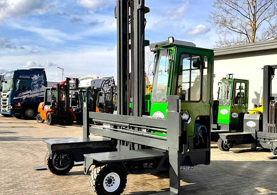 Combilift C5000XL / LPG / AIR CONDITIONING / WIDE POSITIONER / DUPLEX MAST / ADJUSTABLE FORKS / NEW TIRES / EXCELLENT CONDITION! - Négyutas tolóoszlopos targoncá: 2 kép. Combilift C5000XL / LPG / AIR CONDITIONING / WIDE POSITIONER / DUPLEX MAST / ADJUSTABLE FORKS / NEW TIRES / EXCELLENT CONDITION! - Négyutas tolóoszlopos targoncá: 2 kép.