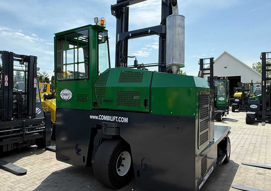 Combilift C8000 / GAS / DUPLEX / 2019 / FORK POSITIONER / NEW TIRES / LIKE-NEW - Négyutas tolóoszlopos targoncá: 3 kép. Combilift C8000 / GAS / DUPLEX / 2019 / FORK POSITIONER / NEW TIRES / LIKE-NEW - Négyutas tolóoszlopos targoncá: 3 kép.