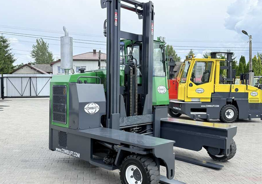 Combilift C8000 / GAS / DUPLEX - 4700MM / FORK POSITIONER / FREE LIFT / FULL HEATED CABIN / ONLY 5141H / CONDITION – LIKE NEW! - Négyutas tolóoszlopos targoncá: 4 kép. Combilift C8000 / GAS / DUPLEX - 4700MM / FORK POSITIONER / FREE LIFT / FULL HEATED CABIN / ONLY 5141H / CONDITION – LIKE NEW! - Négyutas tolóoszlopos targoncá: 4 kép.