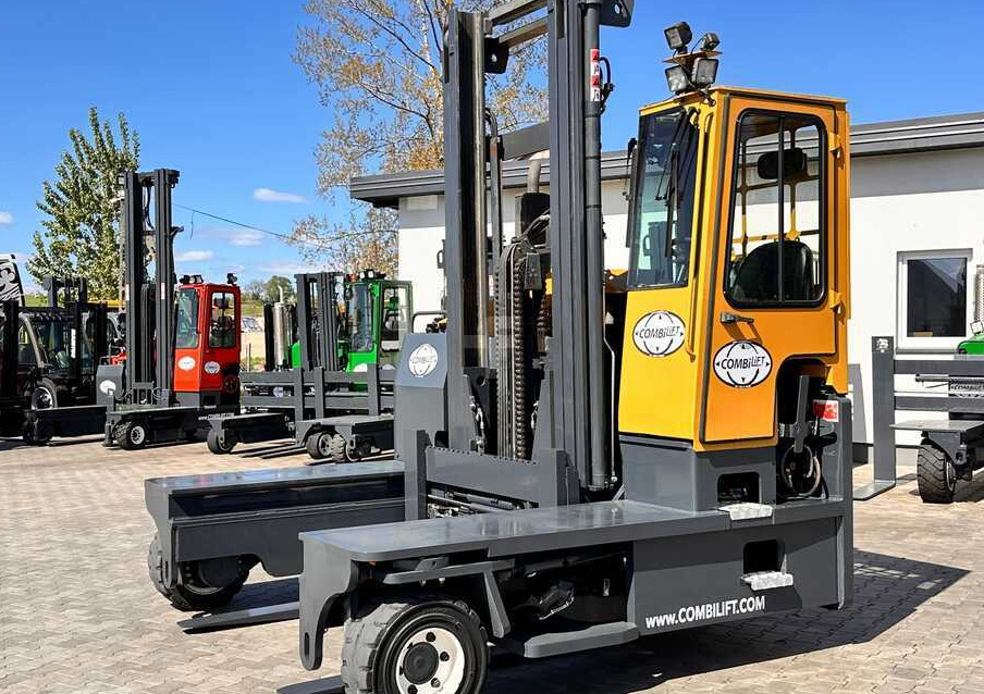 Combilift C9000 / GAS / DUPLEX / 4700MM / FREE LIFT / POSITIONER / FORK SIDE SHIFT / EXCELLENT CONDITION - Négyutas tolóoszlopos targoncá: 4 kép. Combilift C9000 / GAS / DUPLEX / 4700MM / FREE LIFT / POSITIONER / FORK SIDE SHIFT / EXCELLENT CONDITION - Négyutas tolóoszlopos targoncá: 4 kép.