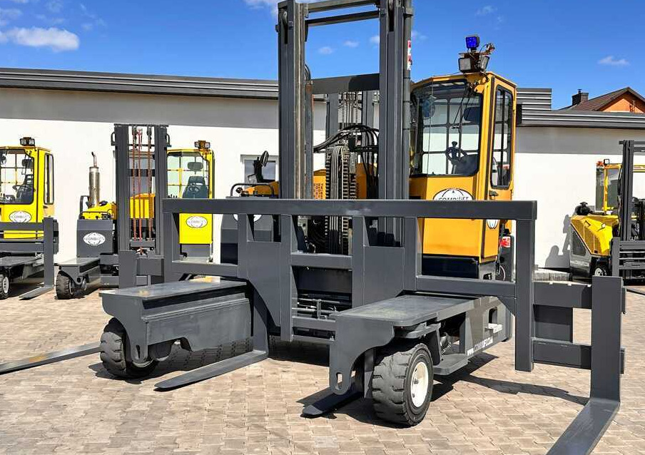 Combilift C9000 / GAS / DUPLEX / 4700MM / FREE LIFT / POSITIONER / FORK SIDE SHIFT / EXCELLENT CONDITION - Négyutas tolóoszlopos targoncá: 2 kép. Combilift C9000 / GAS / DUPLEX / 4700MM / FREE LIFT / POSITIONER / FORK SIDE SHIFT / EXCELLENT CONDITION - Négyutas tolóoszlopos targoncá: 2 kép.