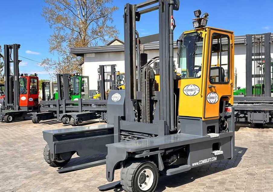 Combilift C9000 / GAS / DUPLEX / 4700MM / FREE LIFT / POSITIONER / FORK SIDE SHIFT / EXCELLENT CONDITION - Négyutas tolóoszlopos targoncá: 3 kép. Combilift C9000 / GAS / DUPLEX / 4700MM / FREE LIFT / POSITIONER / FORK SIDE SHIFT / EXCELLENT CONDITION - Négyutas tolóoszlopos targoncá: 3 kép.