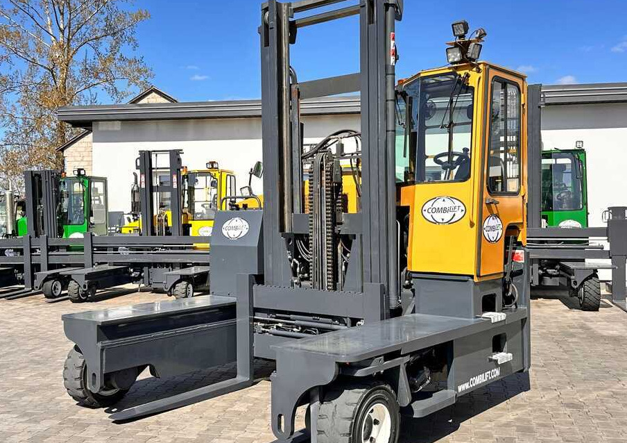 Combilift C9000 / GAS / DUPLEX / 4700MM / FREE LIFT / POSITIONER / FORK SIDE SHIFT / EXCELLENT CONDITION - Négyutas tolóoszlopos targoncá: 5 kép. Combilift C9000 / GAS / DUPLEX / 4700MM / FREE LIFT / POSITIONER / FORK SIDE SHIFT / EXCELLENT CONDITION - Négyutas tolóoszlopos targoncá: 5 kép.