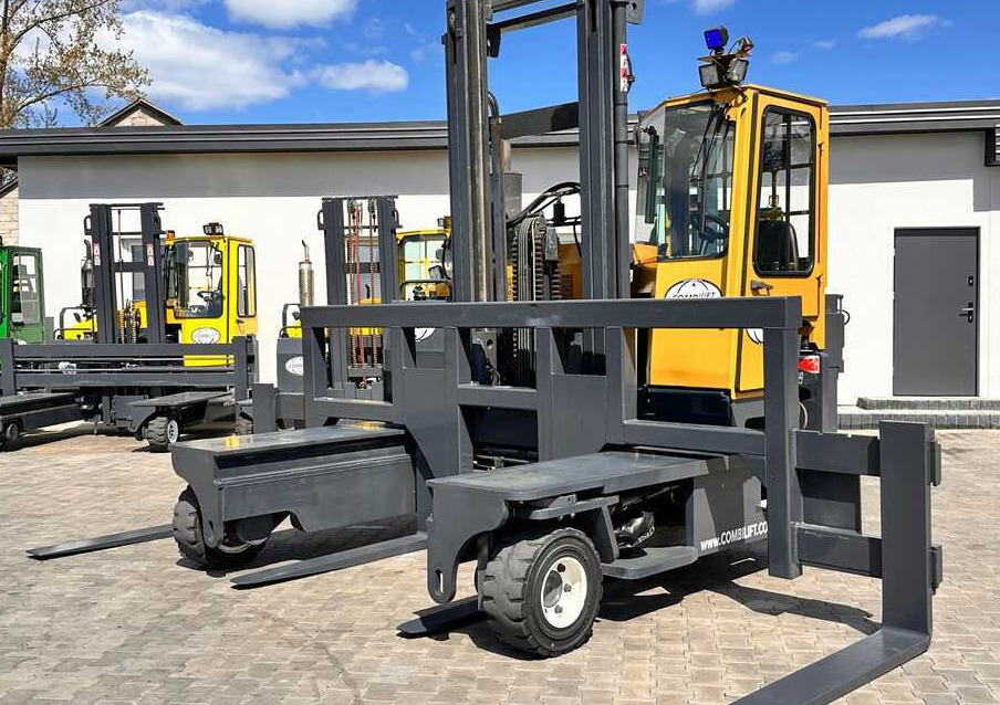 Combilift C9000 / GAS / DUPLEX / 4700MM / FREE LIFT / POSITIONER / FORK SIDE SHIFT / EXCELLENT CONDITION - Négyutas tolóoszlopos targoncá: 1 kép. Combilift C9000 / GAS / DUPLEX / 4700MM / FREE LIFT / POSITIONER / FORK SIDE SHIFT / EXCELLENT CONDITION - Négyutas tolóoszlopos targoncá: 1 kép.