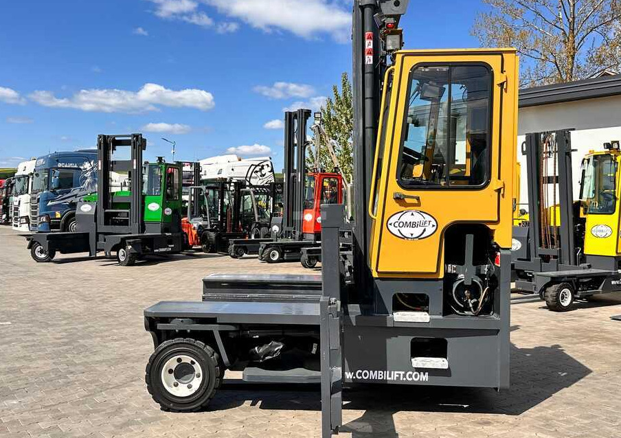 Combilift C9000 / GAS / DUPLEX / 4700MM / FREE LIFT / POSITIONER / FORK SIDE SHIFT / EXCELLENT CONDITION - Négyutas tolóoszlopos targoncá: 4 kép. Combilift C9000 / GAS / DUPLEX / 4700MM / FREE LIFT / POSITIONER / FORK SIDE SHIFT / EXCELLENT CONDITION - Négyutas tolóoszlopos targoncá: 4 kép.