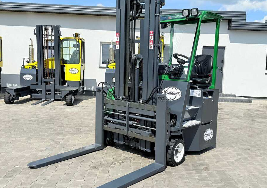 Combilift CB2500 / DIESEL / EXTENDABLE FORKS / TRIPLEX / 5500MM / FREE LIFT / SIDE SHIFT / FORK POSITIONER / LIKE NEW - Négyutas tolóoszlopos targoncá: 1 kép. Combilift CB2500 / DIESEL / EXTENDABLE FORKS / TRIPLEX / 5500MM / FREE LIFT / SIDE SHIFT / FORK POSITIONER / LIKE NEW - Négyutas tolóoszlopos targoncá: 1 kép.