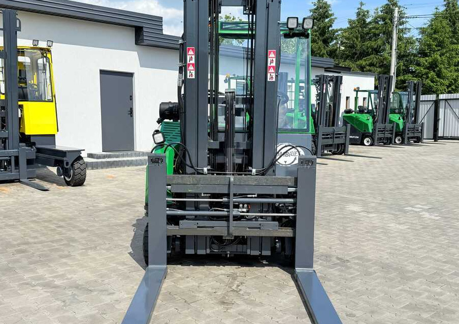 Combilift CB2500 / DIESEL / EXTENDABLE FORKS / TRIPLEX / 5500MM / FREE LIFT / SIDE SHIFT / FORK POSITIONER / LIKE NEW - Négyutas tolóoszlopos targoncá: 3 kép. Combilift CB2500 / DIESEL / EXTENDABLE FORKS / TRIPLEX / 5500MM / FREE LIFT / SIDE SHIFT / FORK POSITIONER / LIKE NEW - Négyutas tolóoszlopos targoncá: 3 kép.