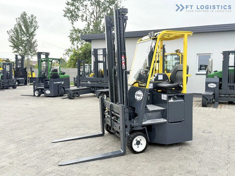 Combilift CB2500 / DUPLEX / 4100MM / DIESEL / FREE LIFT / FORK POSITIONER / SIDE SHIFT / LIKE NEW / Wide range of four-way and side loader - Négyutas tolóoszlopos targoncá: 2 kép. Combilift CB2500 / DUPLEX / 4100MM / DIESEL / FREE LIFT / FORK POSITIONER / SIDE SHIFT / LIKE NEW / Wide range of four-way and side loader - Négyutas tolóoszlopos targoncá: 2 kép.