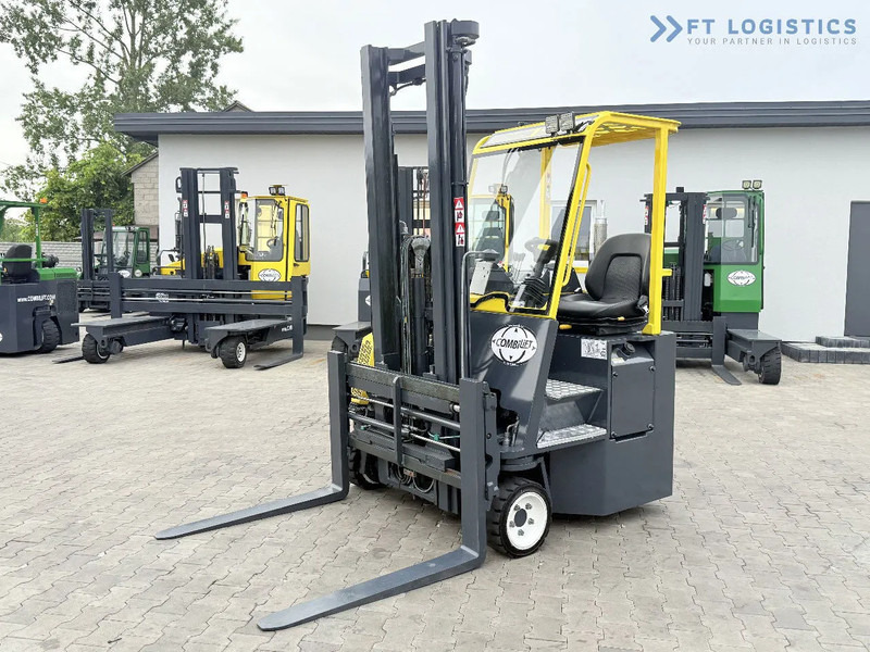Combilift CB2500 / DUPLEX / 4100MM / DIESEL / FREE LIFT / FORK POSITIONER / SIDE SHIFT / LIKE NEW / Wide range of four-way and side loader - Négyutas tolóoszlopos targoncá: 3 kép. Combilift CB2500 / DUPLEX / 4100MM / DIESEL / FREE LIFT / FORK POSITIONER / SIDE SHIFT / LIKE NEW / Wide range of four-way and side loader - Négyutas tolóoszlopos targoncá: 3 kép.