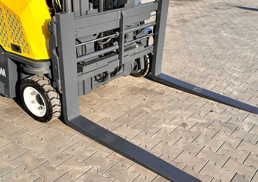 Combilift CB3000 / LPG / DUPLEX / 4000MM / FREE LIFT / NEW BAND TIRES / LIKE NEW - Négyutas tolóoszlopos targoncá: 4 kép. Combilift CB3000 / LPG / DUPLEX / 4000MM / FREE LIFT / NEW BAND TIRES / LIKE NEW - Négyutas tolóoszlopos targoncá: 4 kép.