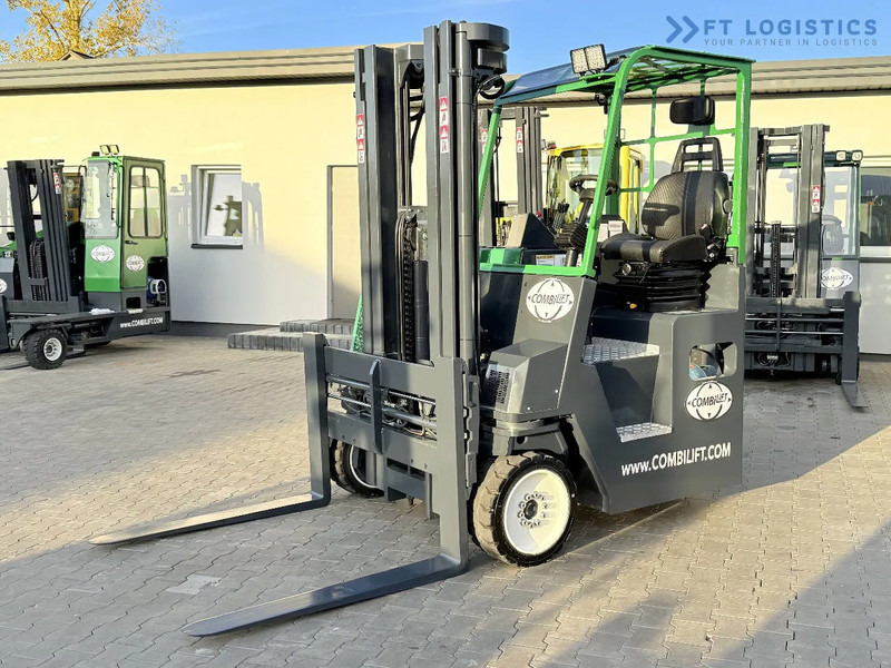 Combilift CB4000 / GAS / TRIPLEX 5200MM / FREE LIFT / FORK POSITIONER / SIDE SHIFT / EXCELLENT CONDITION / Wide range of four-way and side - Négyutas tolóoszlopos targoncá: 1 kép. Combilift CB4000 / GAS / TRIPLEX 5200MM / FREE LIFT / FORK POSITIONER / SIDE SHIFT / EXCELLENT CONDITION / Wide range of four-way and side - Négyutas tolóoszlopos targoncá: 1 kép.
