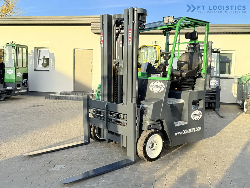 Combilift CB4000 / GAS / TRIPLEX 5200MM / FREE LIFT / FORK POSITIONER / SIDE SHIFT / EXCELLENT CONDITION / Wide range of four-way and side - Négyutas tolóoszlopos targoncá: 3 kép. Combilift CB4000 / GAS / TRIPLEX 5200MM / FREE LIFT / FORK POSITIONER / SIDE SHIFT / EXCELLENT CONDITION / Wide range of four-way and side - Négyutas tolóoszlopos targoncá: 3 kép.