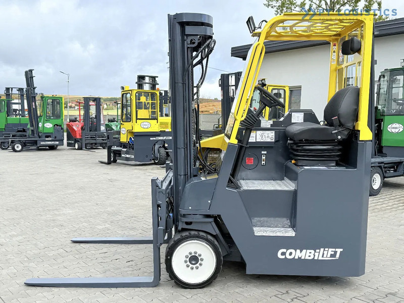 Combilift CB4000 / GAS / TRIPLEX 5200MM / FREE LIFT / FORK POSITIONER / SIDE SHIFT / EXCELLENT CONDITION / Wide range of four-way and side - Négyutas tolóoszlopos targoncá: 2 kép. Combilift CB4000 / GAS / TRIPLEX 5200MM / FREE LIFT / FORK POSITIONER / SIDE SHIFT / EXCELLENT CONDITION / Wide range of four-way and side - Négyutas tolóoszlopos targoncá: 2 kép.