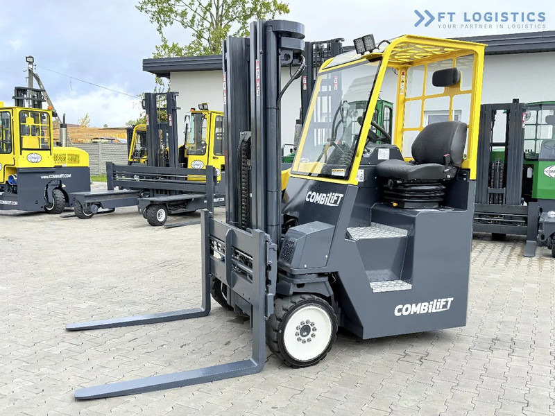 Combilift CB4000 / GAS / TRIPLEX 5200MM / FREE LIFT / FORK POSITIONER / SIDE SHIFT / EXCELLENT CONDITION / Wide range of four-way and side - Négyutas tolóoszlopos targoncá: 3 kép. Combilift CB4000 / GAS / TRIPLEX 5200MM / FREE LIFT / FORK POSITIONER / SIDE SHIFT / EXCELLENT CONDITION / Wide range of four-way and side - Négyutas tolóoszlopos targoncá: 3 kép.