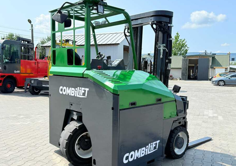 Combilift CBE4000 / TRIPLEX / 5200 / FREE-LIFT - Négyutas tolóoszlopos targoncá: 4 kép. Combilift CBE4000 / TRIPLEX / 5200 / FREE-LIFT - Négyutas tolóoszlopos targoncá: 4 kép.