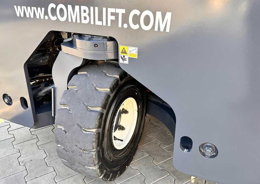 Négyutas tolóoszlopos targoncá Combilift COMBILIFT C4000 – TRIPLEX 9300 mm – Year 2017 – GAS – FREE LIFT – FORK SIDE SHIFT – CONDITION 5/5: 8 kép.