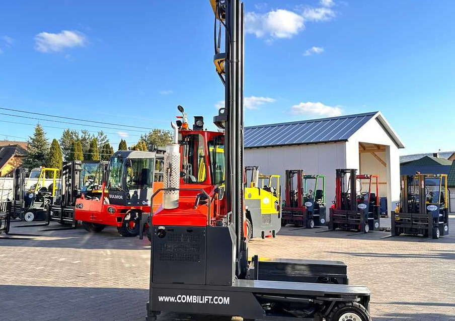 Négyutas tolóoszlopos targoncá Combilift COMBILIFT C4000 – TRIPLEX 9300 mm – Year 2017 – GAS – FREE LIFT – FORK SIDE SHIFT – CONDITION 5/5: 6 kép.