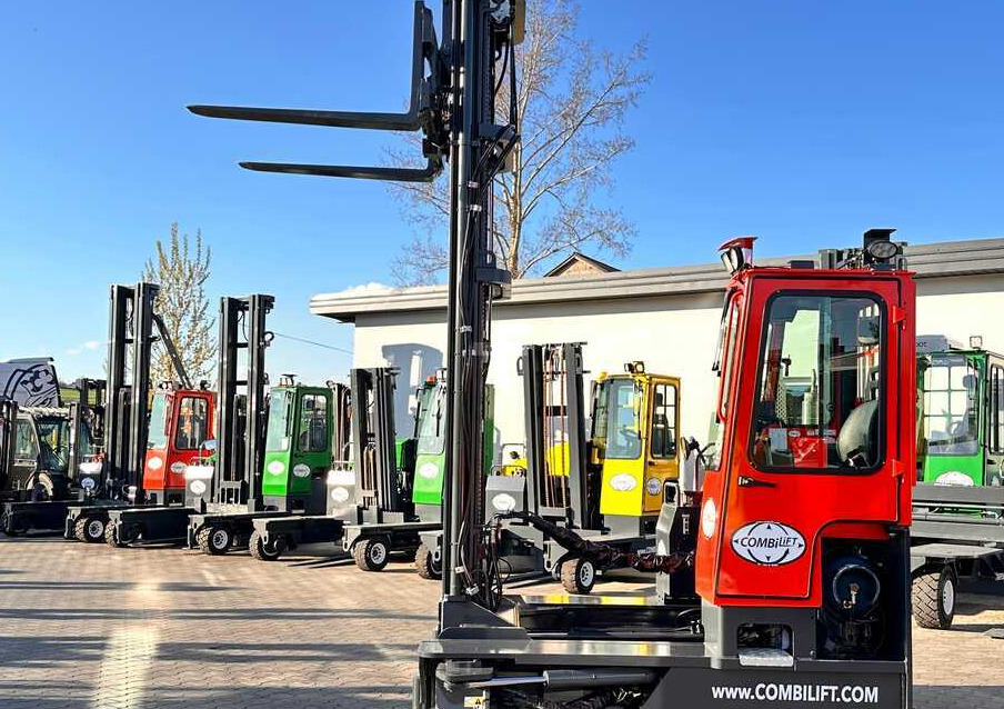 Négyutas tolóoszlopos targoncá Combilift COMBILIFT C4000 – TRIPLEX 9300 mm – Year 2017 – GAS – FREE LIFT – FORK SIDE SHIFT – CONDITION 5/5: 23 kép.