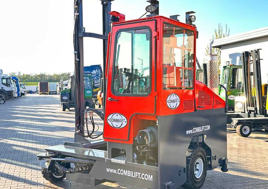 Négyutas tolóoszlopos targoncá Combilift COMBILIFT C4000 – TRIPLEX 9300 mm – Year 2017 – GAS – FREE LIFT – FORK SIDE SHIFT – CONDITION 5/5: 36 kép.