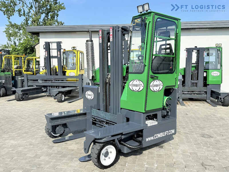 Combilift Combilift C2500 / GAS / TRIPLEX 4900MM / FREE LIFT / ONLY 2446 HOURS / FORK POSITIONER / FULL CABIN / PERFECT CONDITION / Wide r - Négyutas tolóoszlopos targoncá: 2 kép. Combilift Combilift C2500 / GAS / TRIPLEX 4900MM / FREE LIFT / ONLY 2446 HOURS / FORK POSITIONER / FULL CABIN / PERFECT CONDITION / Wide r - Négyutas tolóoszlopos targoncá: 2 kép.