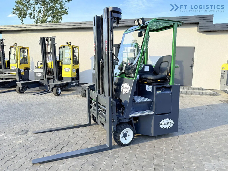 Combilift Combilift C2500CB / TRIPLEX / 5500MM / FREE LIFT / DIESEL / ONLY 3768 MTH / FORK POSITIONER / SIDE SHIFT / NEW TYRES / LIKE NEW - Négyutas tolóoszlopos targoncá: 2 kép. Combilift Combilift C2500CB / TRIPLEX / 5500MM / FREE LIFT / DIESEL / ONLY 3768 MTH / FORK POSITIONER / SIDE SHIFT / NEW TYRES / LIKE NEW - Négyutas tolóoszlopos targoncá: 2 kép.