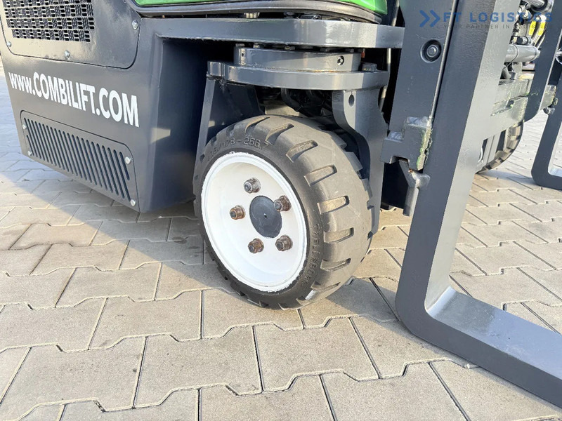 Combilift Combilift C2500CB / TRIPLEX / 5500MM / FREE LIFT / DIESEL / ONLY 3768 MTH / FORK POSITIONER / SIDE SHIFT / NEW TYRES / LIKE NEW - Négyutas tolóoszlopos targoncá: 5 kép. Combilift Combilift C2500CB / TRIPLEX / 5500MM / FREE LIFT / DIESEL / ONLY 3768 MTH / FORK POSITIONER / SIDE SHIFT / NEW TYRES / LIKE NEW - Négyutas tolóoszlopos targoncá: 5 kép.