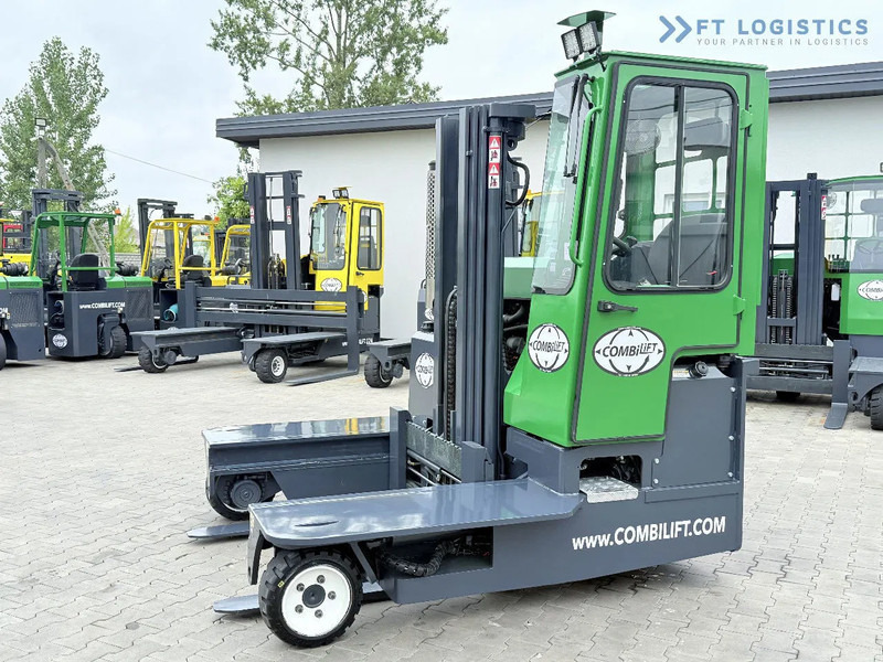 Combilift Combilift C3000 / DIESEL / TRIPLEX 4900MM / FREE LIFT / FORK POSITIONER / HEATING / FULL CABIN / PERFECT CONDITION / Wide range - Négyutas tolóoszlopos targoncá: 2 kép. Combilift Combilift C3000 / DIESEL / TRIPLEX 4900MM / FREE LIFT / FORK POSITIONER / HEATING / FULL CABIN / PERFECT CONDITION / Wide range - Négyutas tolóoszlopos targoncá: 2 kép.