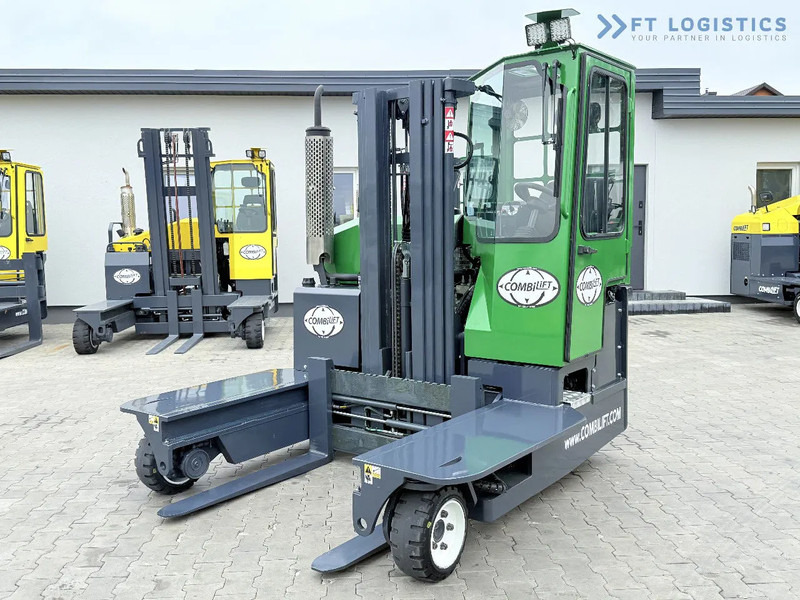 Combilift Combilift C3000 / DIESEL / TRIPLEX 4900MM / FREE LIFT / FORK POSITIONER / HEATING / FULL CABIN / PERFECT CONDITION / Wide range - Négyutas tolóoszlopos targoncá: 4 kép. Combilift Combilift C3000 / DIESEL / TRIPLEX 4900MM / FREE LIFT / FORK POSITIONER / HEATING / FULL CABIN / PERFECT CONDITION / Wide range - Négyutas tolóoszlopos targoncá: 4 kép.