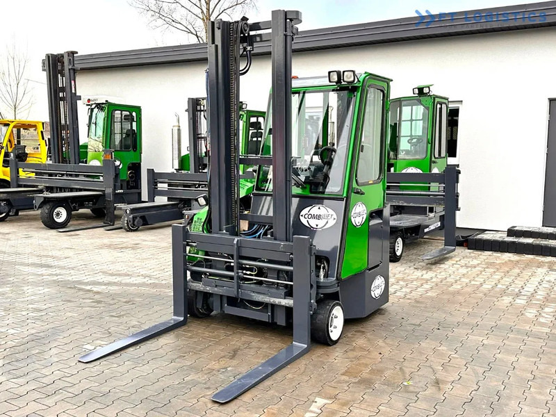 Combilift Combilift C3000CB - DUPLEX 4000mm - Year 2015 - / CABIN - HEATING / ONLY 6546 MTH / EXCELLENT CONDITION / LIKE NEW! Combilift C3 - Négyutas tolóoszlopos targoncá: 2 kép. Combilift Combilift C3000CB - DUPLEX 4000mm - Year 2015 - / CABIN - HEATING / ONLY 6546 MTH / EXCELLENT CONDITION / LIKE NEW! Combilift C3 - Négyutas tolóoszlopos targoncá: 2 kép.
