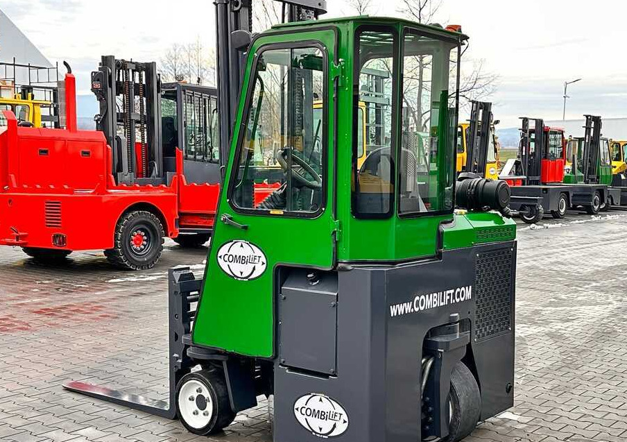 Combilift Combilift C3000CB - DUPLEX 4000mm - Year 2015 - / CABIN - HEATING / ONLY 6546 MTH / EXCELLENT CONDITION / LIKE NEW! - Négyutas tolóoszlopos targoncá: 4 kép. Combilift Combilift C3000CB - DUPLEX 4000mm - Year 2015 - / CABIN - HEATING / ONLY 6546 MTH / EXCELLENT CONDITION / LIKE NEW! - Négyutas tolóoszlopos targoncá: 4 kép.