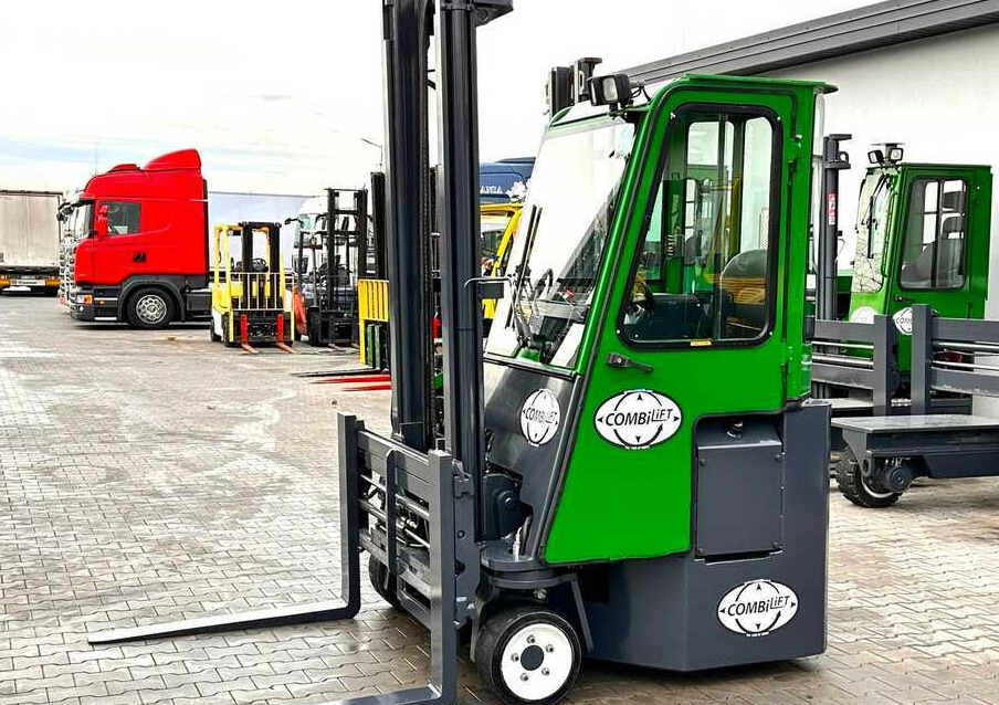 Combilift Combilift C3000CB - DUPLEX 4000mm - Year 2015 - / CABIN - HEATING / ONLY 6546 MTH / EXCELLENT CONDITION / LIKE NEW! - Négyutas tolóoszlopos targoncá: 2 kép. Combilift Combilift C3000CB - DUPLEX 4000mm - Year 2015 - / CABIN - HEATING / ONLY 6546 MTH / EXCELLENT CONDITION / LIKE NEW! - Négyutas tolóoszlopos targoncá: 2 kép.
