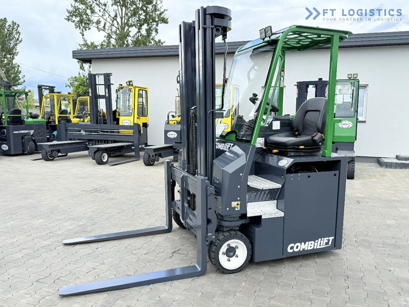 Combilift Combilift CBE2500 / TRIPLEX / 5500MM / FREE LIFT / ELECTRIC DRIVE / ONLY 2300 MTH / FORK POSITIONER / SIDE SHIFT / NEW TYRES / L - Négyutas tolóoszlopos targoncá: 2 kép. Combilift Combilift CBE2500 / TRIPLEX / 5500MM / FREE LIFT / ELECTRIC DRIVE / ONLY 2300 MTH / FORK POSITIONER / SIDE SHIFT / NEW TYRES / L - Négyutas tolóoszlopos targoncá: 2 kép.