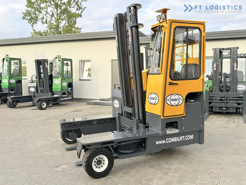 Combilift Combilift FOUR-WAY – MULTI-DIRECTIONAL FORKLIFT / COMBILIFT C4000 / DIESEL / DUPLEX 4100MM / FORK POSITIONER / FULL HEATED CABIN - Négyutas tolóoszlopos targoncá: 2 kép. Combilift Combilift FOUR-WAY – MULTI-DIRECTIONAL FORKLIFT / COMBILIFT C4000 / DIESEL / DUPLEX 4100MM / FORK POSITIONER / FULL HEATED CABIN - Négyutas tolóoszlopos targoncá: 2 kép.