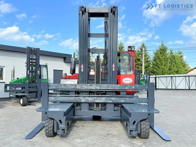 Combilift Combilift Wózki 4-kierunkowe C8000 / GAS / TRIPLEX 8300 / WIDE FORK POSITIRONER / FREE-LIFT / A comprehensive range of four-way - Négyutas tolóoszlopos targoncá: 4 kép. Combilift Combilift Wózki 4-kierunkowe C8000 / GAS / TRIPLEX 8300 / WIDE FORK POSITIRONER / FREE-LIFT / A comprehensive range of four-way - Négyutas tolóoszlopos targoncá: 4 kép.