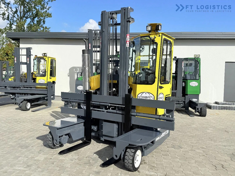 Combilift FOUR-WAY / MULTI-DIRECTIONAL FORKLIFT / ONLY 491 HOURS / C2500 / GAS / DUPLEX 4600MM / SHORT – ONLY 1900MM / WIDTH 2700MM WITH F - Négyutas tolóoszlopos targoncá: 1 kép. Combilift FOUR-WAY / MULTI-DIRECTIONAL FORKLIFT / ONLY 491 HOURS / C2500 / GAS / DUPLEX 4600MM / SHORT – ONLY 1900MM / WIDTH 2700MM WITH F - Négyutas tolóoszlopos targoncá: 1 kép.