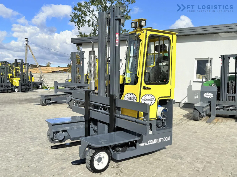 Combilift FOUR-WAY / MULTI-DIRECTIONAL FORKLIFT / ONLY 491 HOURS / C2500 / GAS / DUPLEX 4600MM / SHORT – ONLY 1900MM / WIDTH 2700MM WITH F - Négyutas tolóoszlopos targoncá: 3 kép. Combilift FOUR-WAY / MULTI-DIRECTIONAL FORKLIFT / ONLY 491 HOURS / C2500 / GAS / DUPLEX 4600MM / SHORT – ONLY 1900MM / WIDTH 2700MM WITH F - Négyutas tolóoszlopos targoncá: 3 kép.