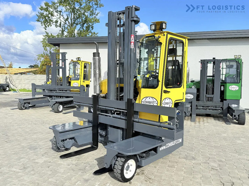 Combilift FOUR-WAY / MULTI-DIRECTIONAL FORKLIFT / ONLY 491 HOURS / C2500 / GAS / DUPLEX 4600MM / SHORT – ONLY 1900MM / WIDTH 2700MM WITH F - Négyutas tolóoszlopos targoncá: 2 kép. Combilift FOUR-WAY / MULTI-DIRECTIONAL FORKLIFT / ONLY 491 HOURS / C2500 / GAS / DUPLEX 4600MM / SHORT – ONLY 1900MM / WIDTH 2700MM WITH F - Négyutas tolóoszlopos targoncá: 2 kép.