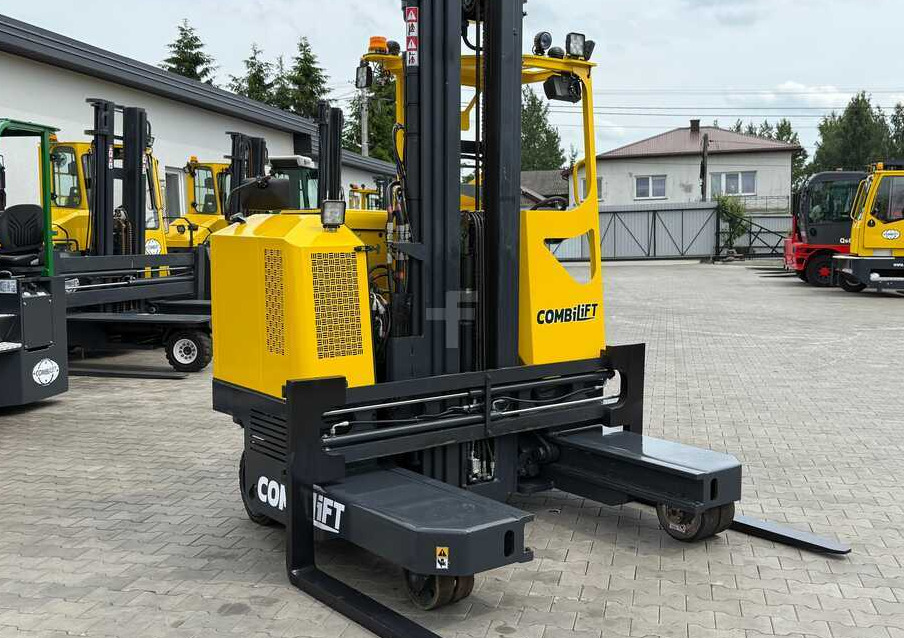 Combilift MR / ELECTRIC / TRIPLEX – 6000MM / FULL FREE LIFT / WIDE POSITIONER / FORK SIDESHIFT / ONLY 1400 HOURS / LIKE NEW - Négyutas tolóoszlopos targoncá: 3 kép. Combilift MR / ELECTRIC / TRIPLEX – 6000MM / FULL FREE LIFT / WIDE POSITIONER / FORK SIDESHIFT / ONLY 1400 HOURS / LIKE NEW - Négyutas tolóoszlopos targoncá: 3 kép.