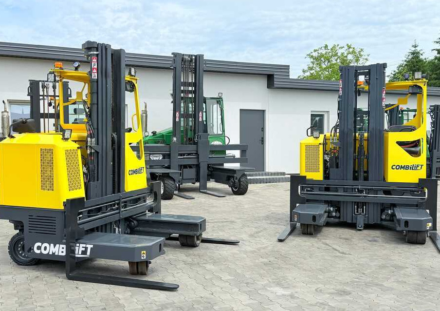 Combilift MR / ELECTRIC / TRIPLEX – 6000MM / FULL FREE LIFT / WIDE POSITIONER / FORK SIDESHIFT / ONLY 1400 HOURS / LIKE NEW - Négyutas tolóoszlopos targoncá: 3 kép. Combilift MR / ELECTRIC / TRIPLEX – 6000MM / FULL FREE LIFT / WIDE POSITIONER / FORK SIDESHIFT / ONLY 1400 HOURS / LIKE NEW - Négyutas tolóoszlopos targoncá: 3 kép.