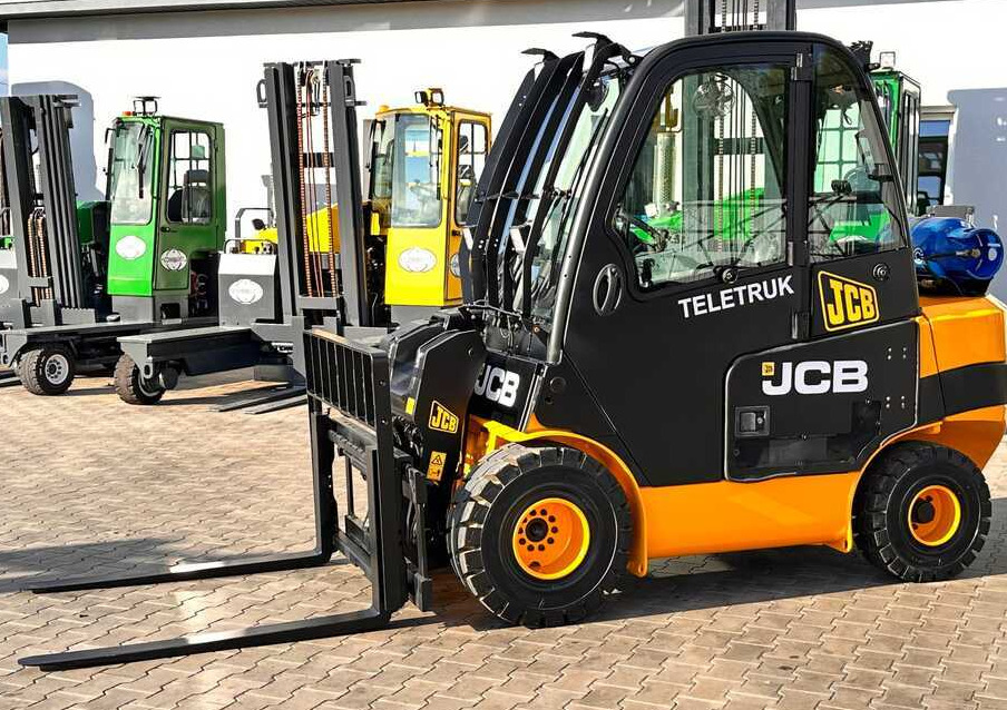 JCB TLT30G / GAS / 4100MM / FULL CABIN / FORK POSITIONER / LIKE NEW - Teleszkópos rakodó: 3 kép. JCB TLT30G / GAS / 4100MM / FULL CABIN / FORK POSITIONER / LIKE NEW - Teleszkópos rakodó: 3 kép.