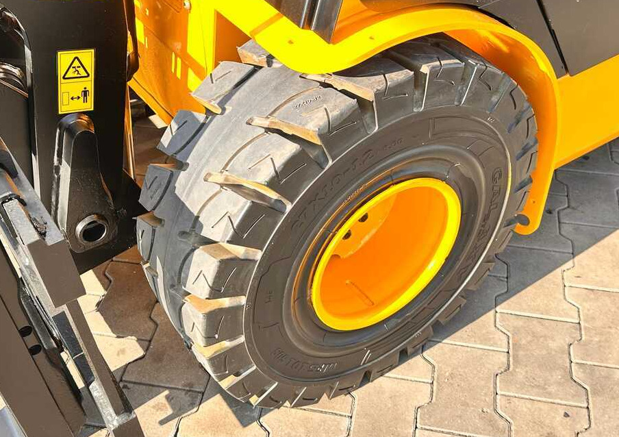 JCB TLT30G / GAS / 4100MM / FULL CABIN / FORK POSITIONER / LIKE NEW - Teleszkópos rakodó: 5 kép. JCB TLT30G / GAS / 4100MM / FULL CABIN / FORK POSITIONER / LIKE NEW - Teleszkópos rakodó: 5 kép.