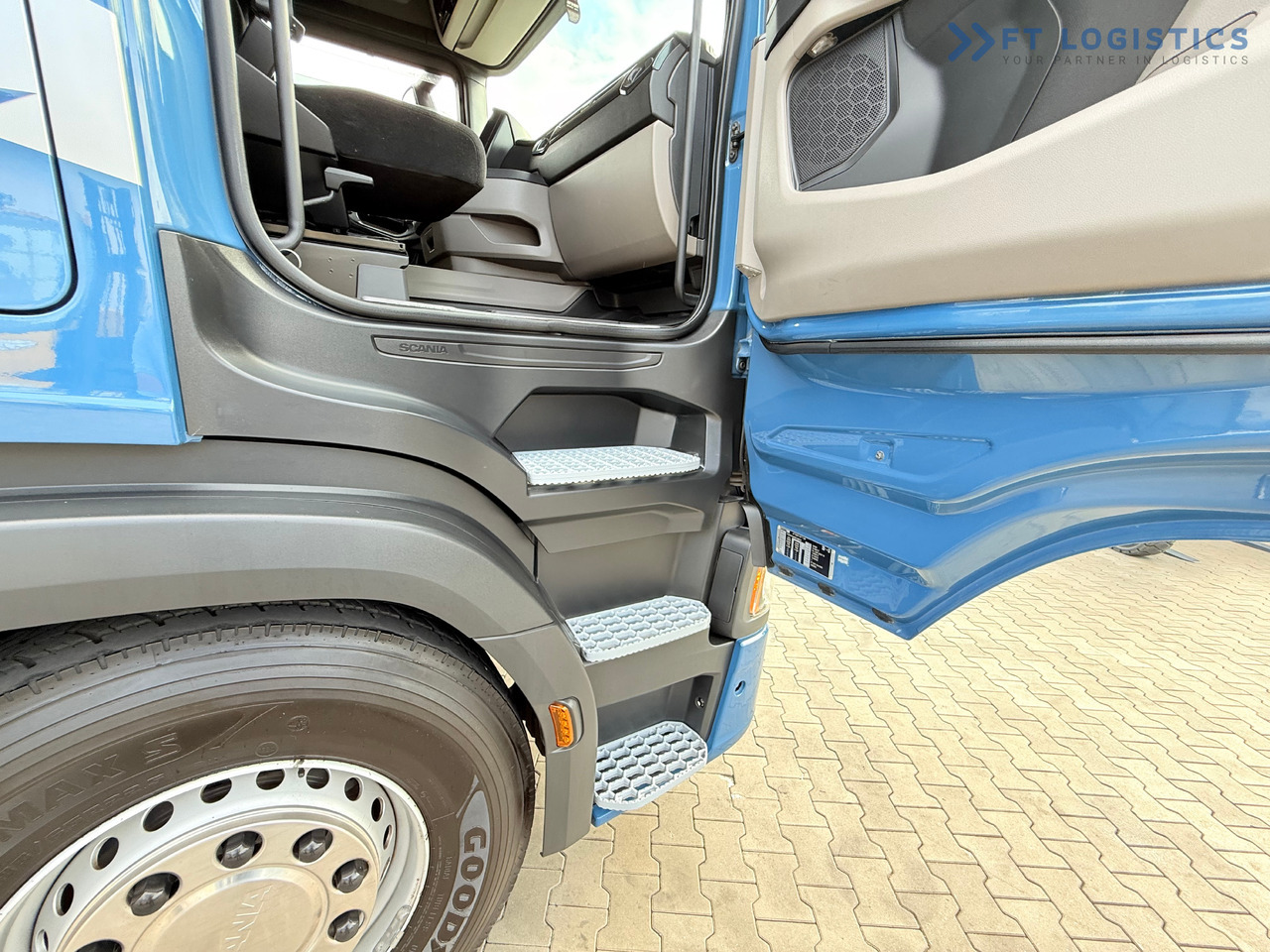 SCANIA R500 / STANDARD / RETARDER / 6X AIR SUSPENSION / PARKING AIR CONDITIONING / INTERAXLE COVERS / 2X BED / FRIDGE / RETARDER / LIKE NEW - Nyergesvontató: 3 kép. SCANIA R500 / STANDARD / RETARDER / 6X AIR SUSPENSION / PARKING AIR CONDITIONING / INTERAXLE COVERS / 2X BED / FRIDGE / RETARDER / LIKE NEW - Nyergesvontató: 3 kép.