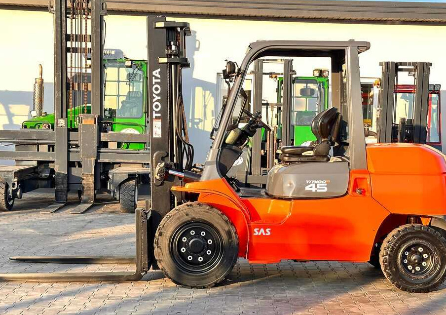 Toyota 42-4FD40 / DIESEL / 4500KG / DUPLEX / FORKS 1400MM / WELL-MAINTAINED - Dízel targonca: 4 kép. Toyota 42-4FD40 / DIESEL / 4500KG / DUPLEX / FORKS 1400MM / WELL-MAINTAINED - Dízel targonca: 4 kép.